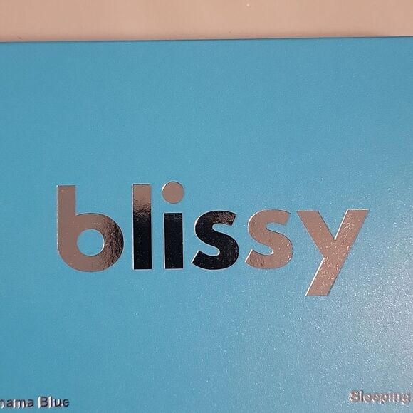 Blissy 100 % Mulberry Silk Sleep Mask - Bahama Blue - Picture 8 of 10